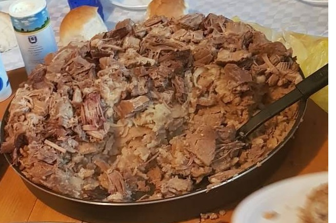 ZA DANAŠNJI PRIJEDLOG ZA RUČAK DONOSIMO ZANIMLJIV RECEPT OD DOMAĆICA IZ OKC BOSNA ART IZ STJEPAN POLJA – PREDLAŽU „STJEPANSKI ĆEVAP“