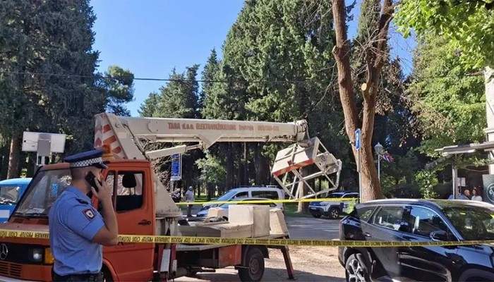 PRILIKOM ČIŠĆENJA RADNICI ISPALI IZ KORPE: HITNO SU PREBAČENI U BOLNICU