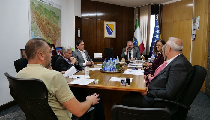 MINISTAR ŠIBONJIĆ POTPISAO NOVE UGOVORE ZA SUBVENCIJU IZGRADNJE POSLOVNIH ZONA U ZDK