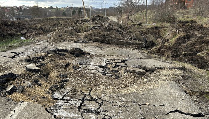 ZBOG UČESTALIH ODRONA OPREZ NA VIŠE PUTNH PRAVACA