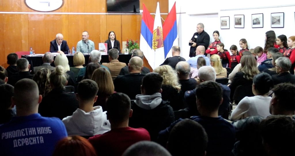 DERVENTA: PROMOVIRANA KNJIGA „ŽENSKI RUKOMET U DERVENTI“