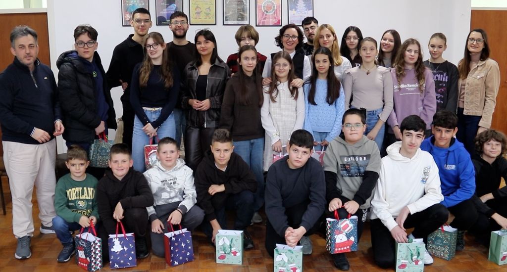 TEATAR DERVENTA: ZA ŠEST MJESECI SEDAM PREMIJERA