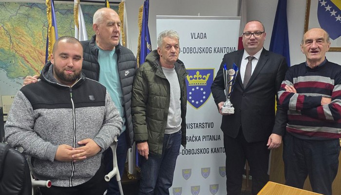 MINISTAR SIROVICA PRIMIO EKIPU KSO "BOSNA" ZENICA NAKON OSVOJENOG DRUGOG MJESTA NA TURNIRU U LEIPZIGU