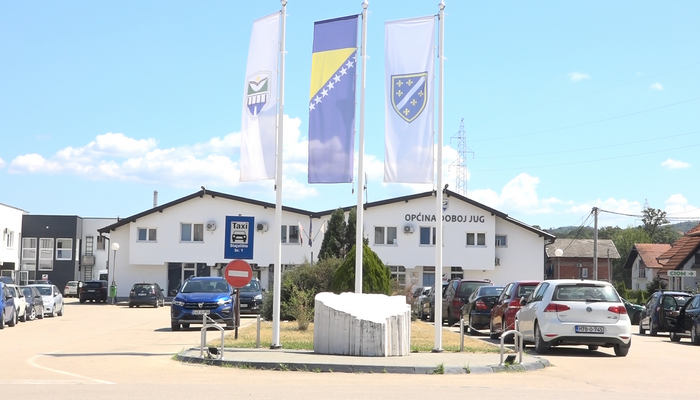 DOBOJ JUG: Javni oglas za podnošenje zahtjeva za dodjelu novčane pomoći učenicima srednje škole u svrhu sufinansiranja dijela troškova prevoza za školsku 2025/2026.godinu