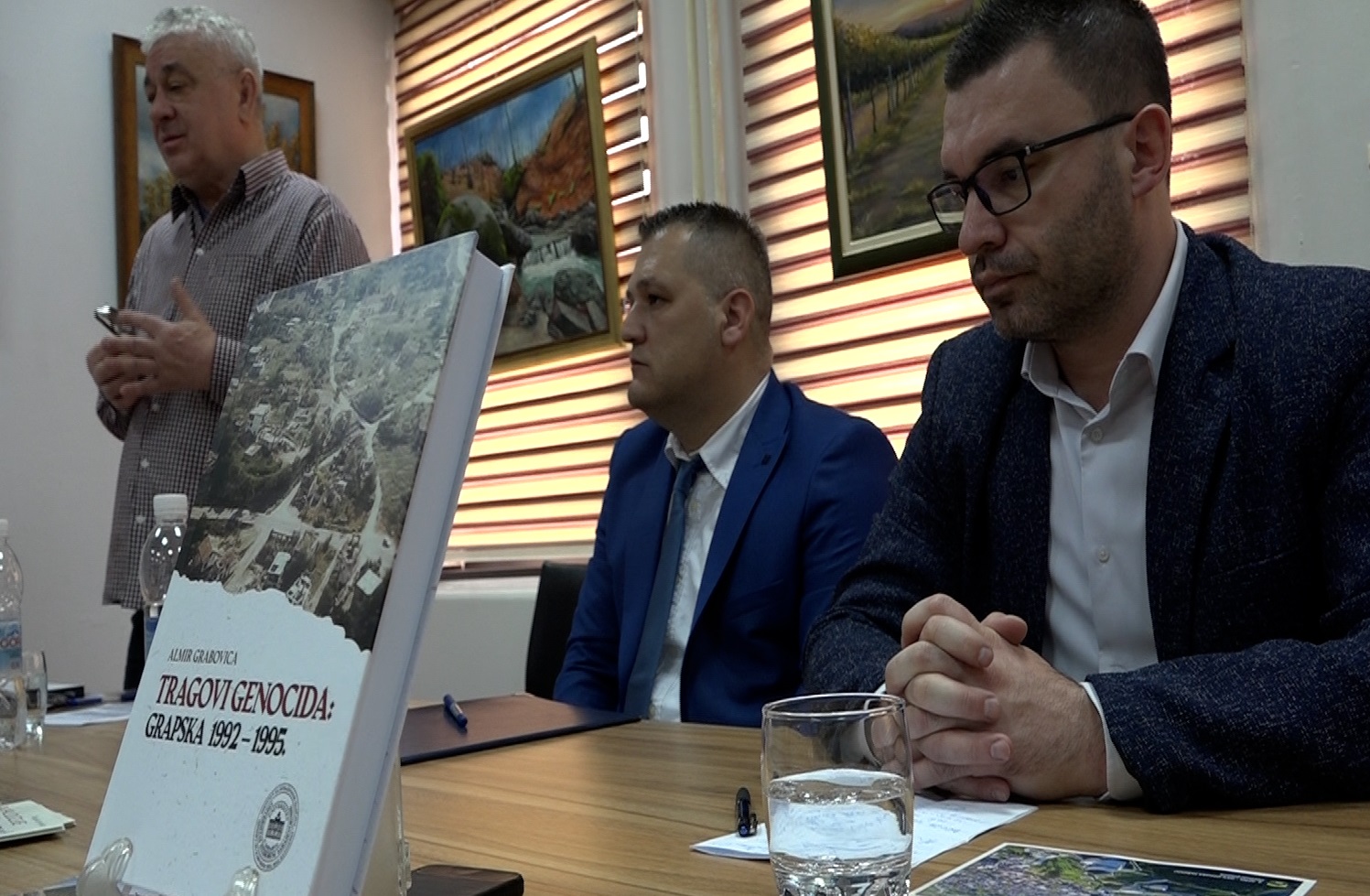TEŠANJ U OKVIRU „DANA OTPORA FAŠIZMU“ PROMOVIRANA KNJIGA „TRAGOVI GENOCIDA: GRAPSKA 1992-1995.