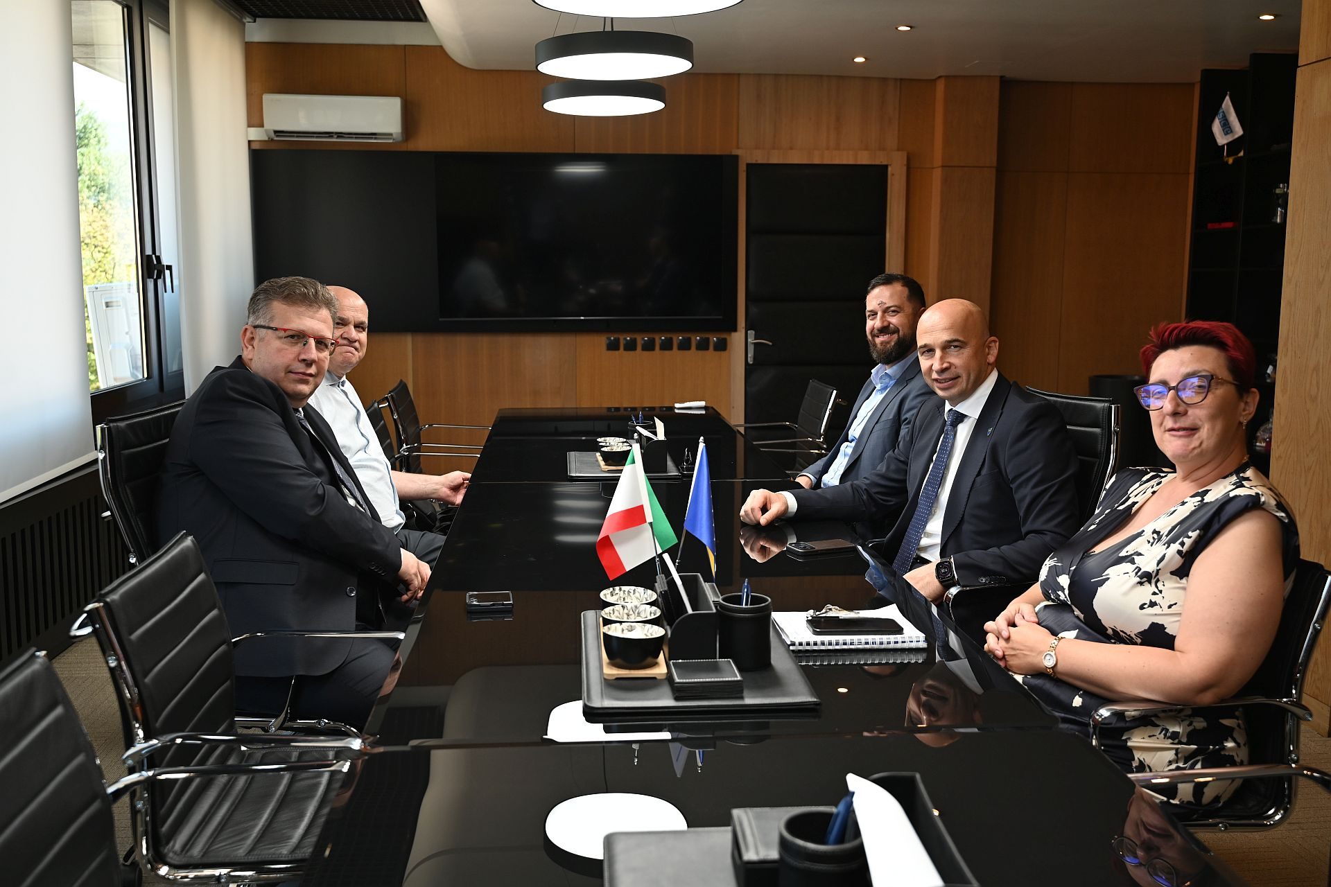 PREMIJER PIVIĆ ODRŽAO SASTANKE SA SINDIKATIMA: PLAĆE PROSVJETNIH RADNIKA, POLICIJE I DRŽAVNIH SLUŽBENIKA OD 1. JULA VEĆE ZA 10 POSTO