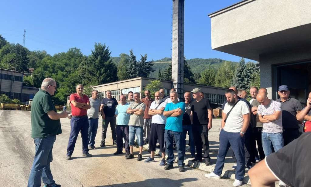 ZENIČKI RUDARI ČETVRTU NOĆ U JAMI: „LJUDI VIŠE NIKOME NE VJERUJU“